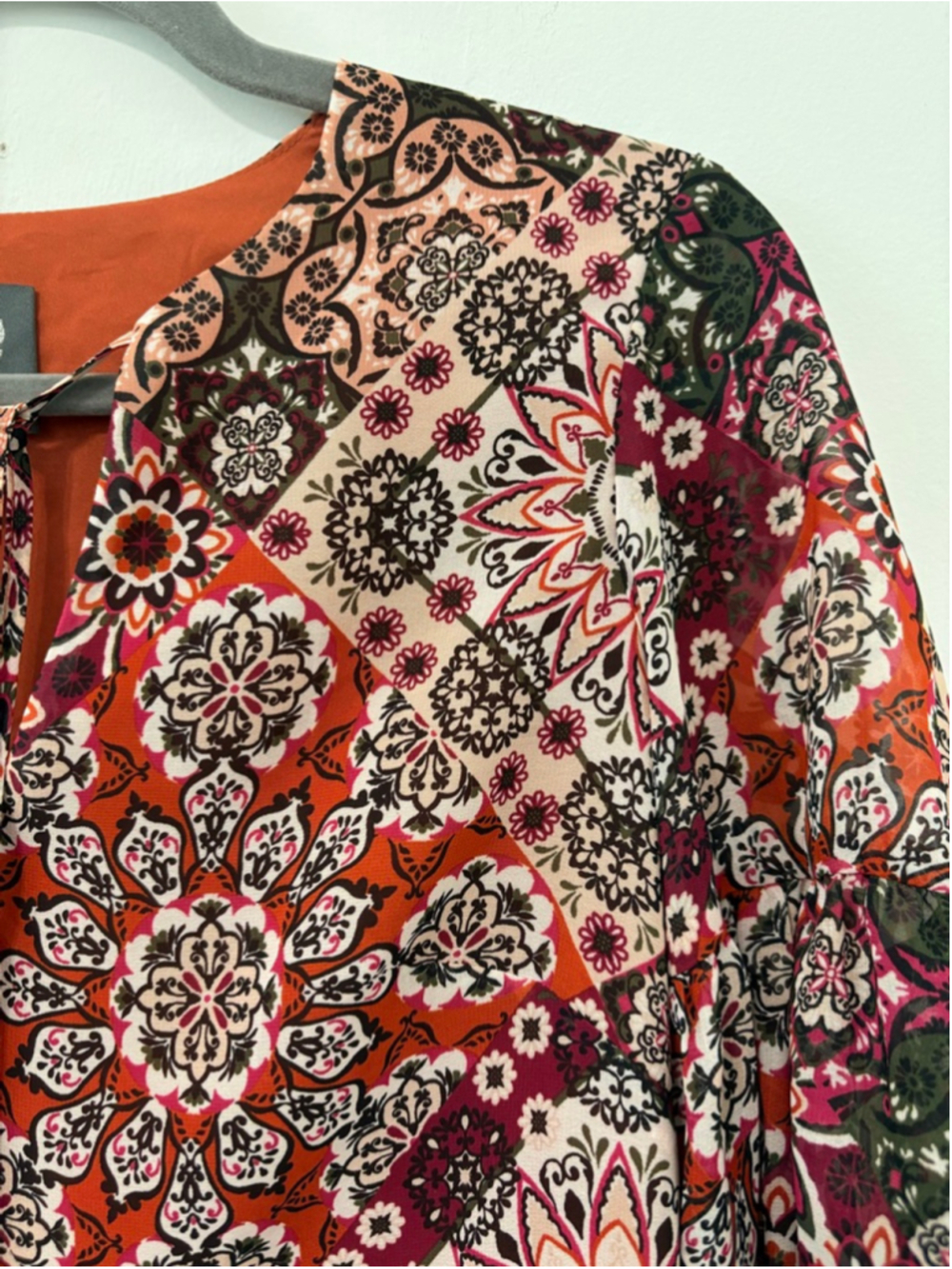 Vince Camuto Medallion Print Shift Dress Sz 0 Red EUC - Picture 2 of 10